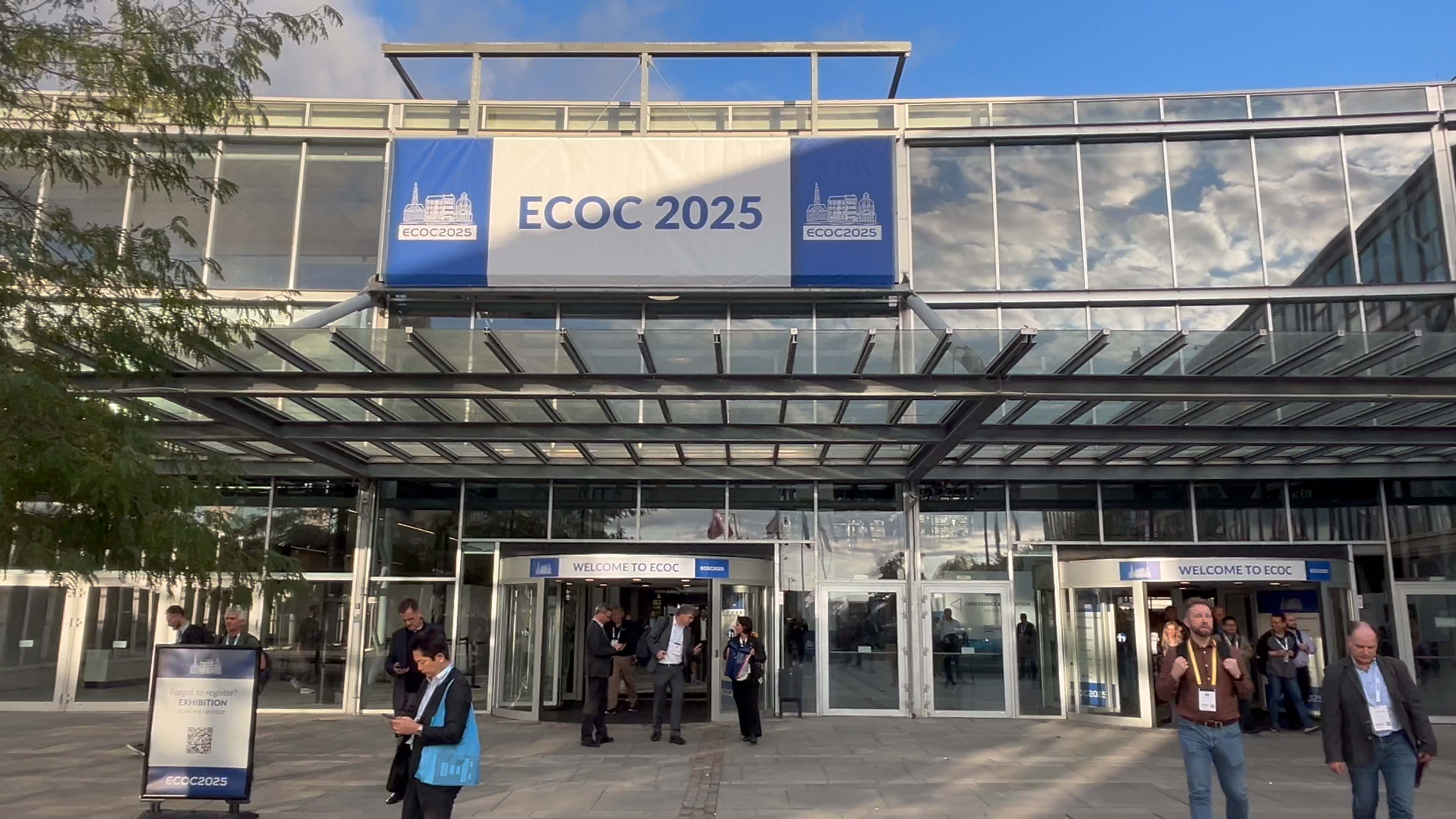 持续扩大产品阵容 | 三石园科技携320×320 OCS等产品及方案亮相 ECOC 2025